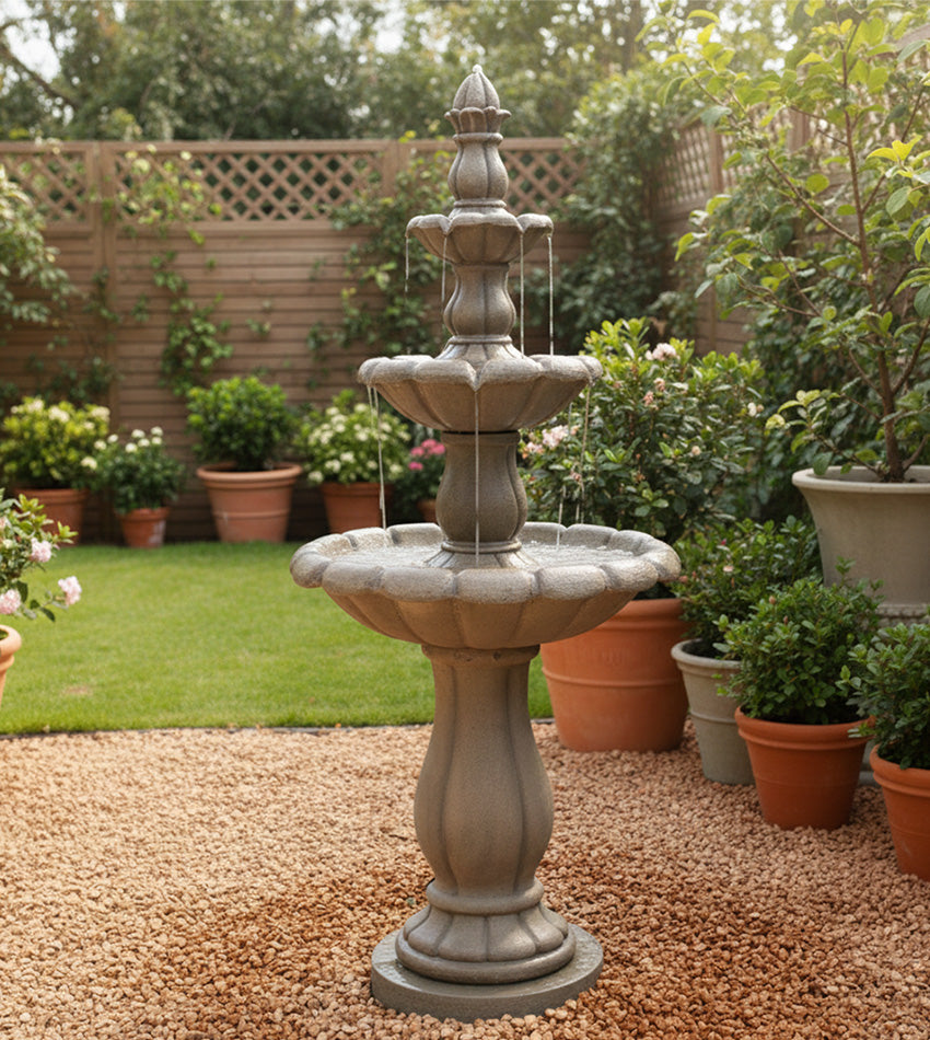 نافورة رمادية بثلاث مستويات