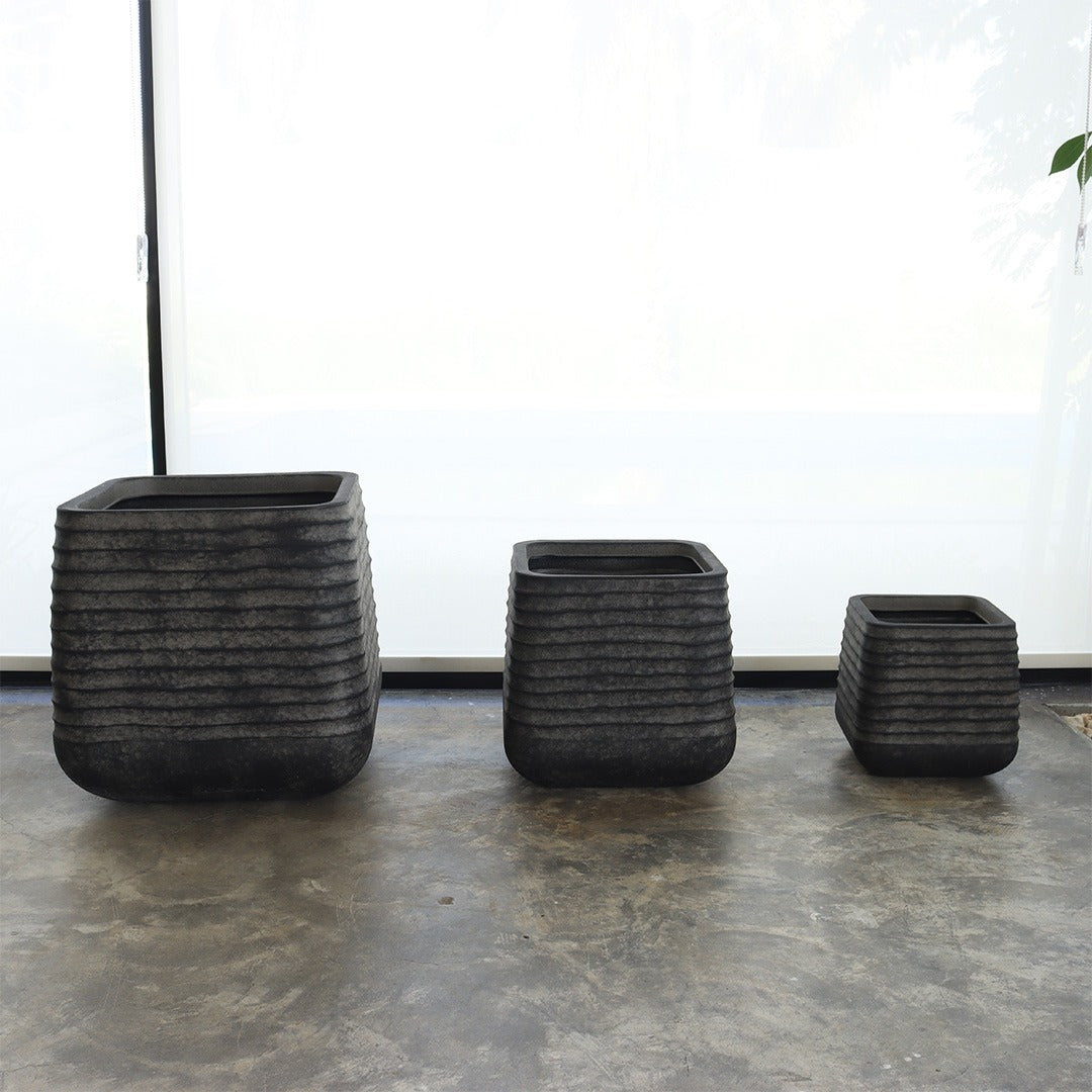 حوض مربع مخطط (أسود كلاسيكي)