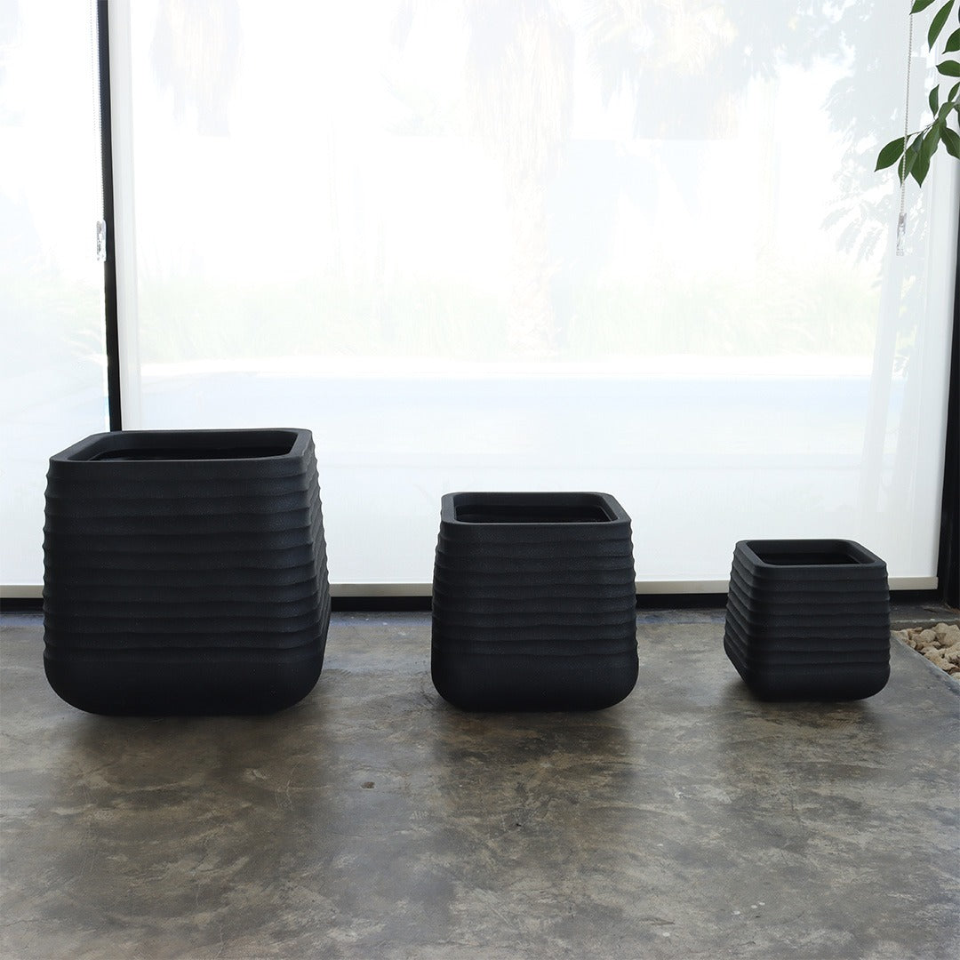 حوض مربع مخطط (أسود)