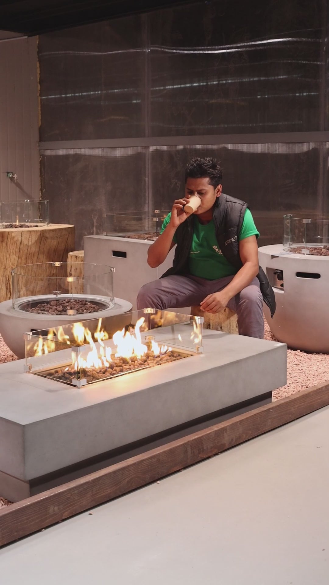 دفاية غاز اسطوانية لون رمادي فاتح